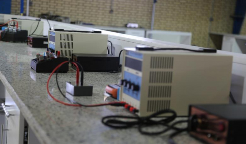 منبع تغذیه ‏DC‏ و ‏AC