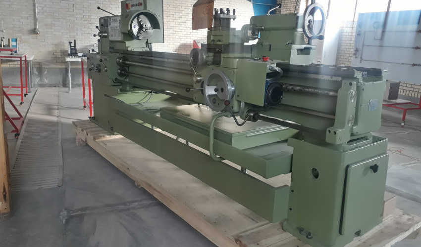 ماشین تراش ‏TN۵۰-۲۰۰۰‎‏ با لوازم جانبی